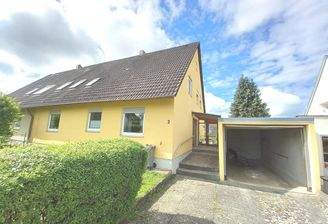 Vorderansicht mit Garage