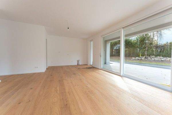 EG Rechts. Wohnbereich mit offener Küche