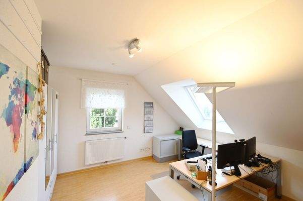 OG Büro/Kinderzimmer