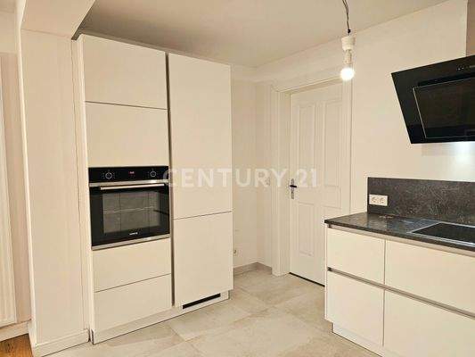 Küche mit angrenzenden HWR