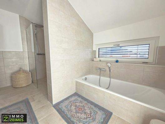 Z_ Bad OG Welschbillig Einfamilienhaus.jpg