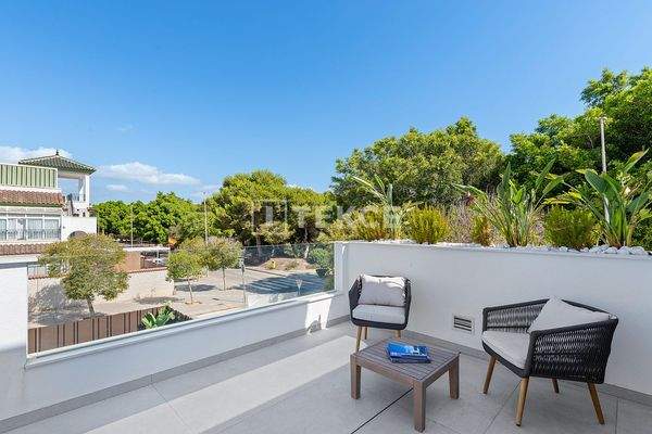 Modern Detached Villas Near Beach in Mil Palmeras Spain