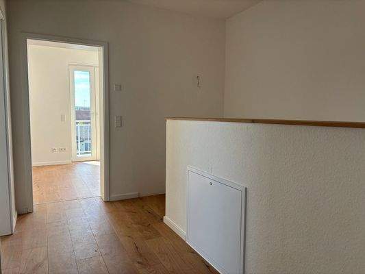 Flur u. Zugang zum 2. Kinderzimmer