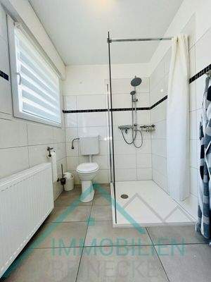 Tageslicht-Bad OG Ansicht 1