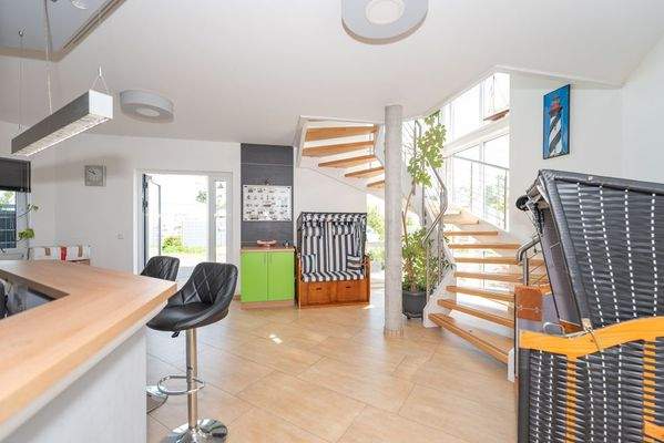 7_büro-mieten-usedom-eingang-bürogebäude-loddin