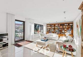 Wohnzimmer mit Zugang zur Terrasse