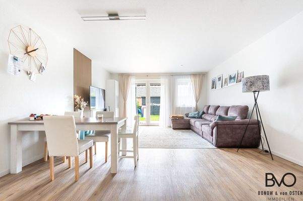 Wohnbereich mit angrenzender Terrasse