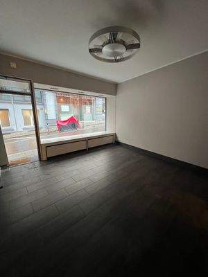 Laden Blick Eingang.jpg