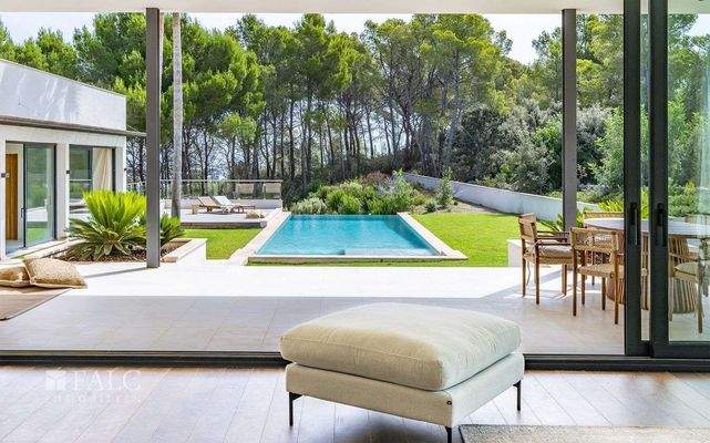 Blick Wohnzimmer-Pool