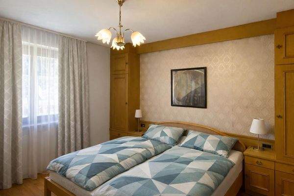 Schlafzimmer Bestand mit Einrichtungsvorschlag KI