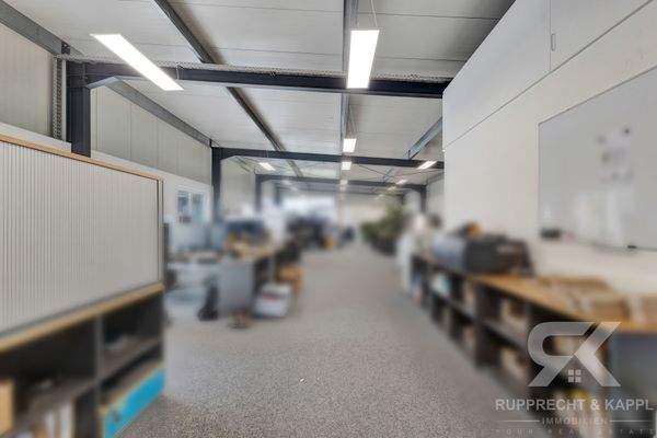 Bürofläche Gebäude links