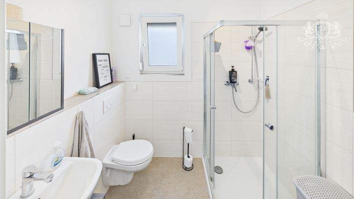 CAM01984G0-PR0511-STILL006