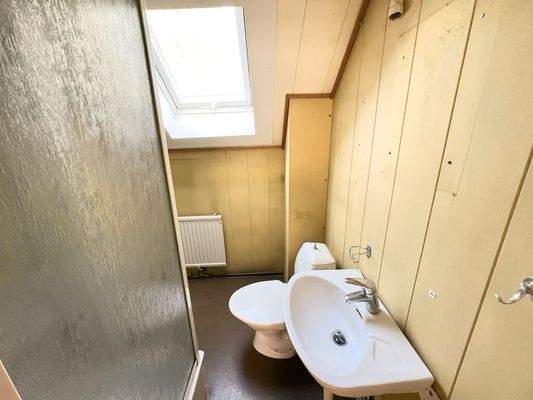 Haus-Gießen-Kleinlindener Straße 39-Bad DG.JPEG