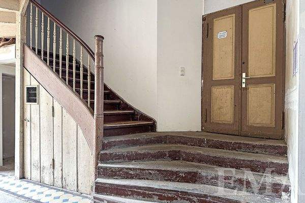 Treppe zur Wohneinheit ins Obergeschoss