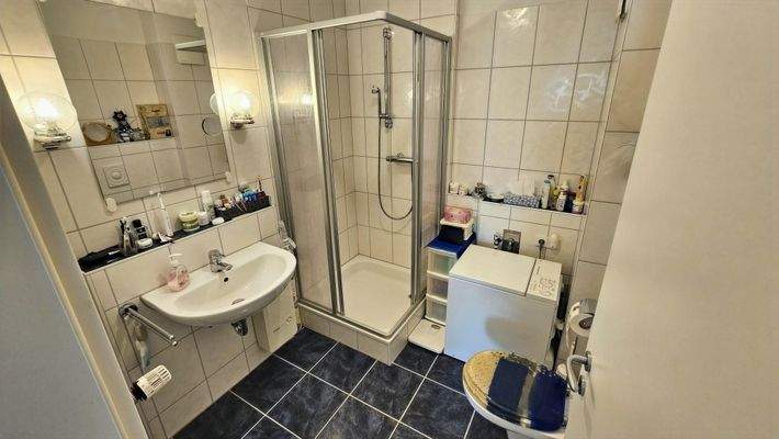 4,7 m² großes Duschbad mit WC