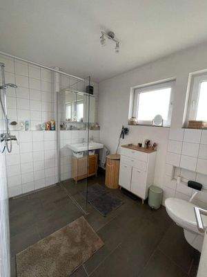 Bad mit Tageslicht im 1. OG