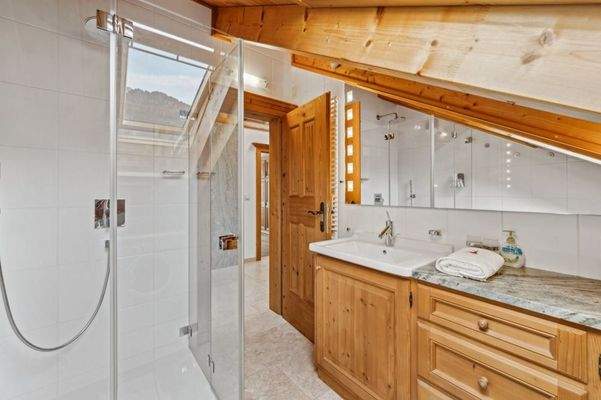 ... mit elegantem Bad en suite