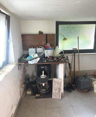 Nebengebäude mit Schwimmbadtechnik