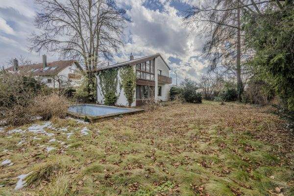 Grundstück mit Pool