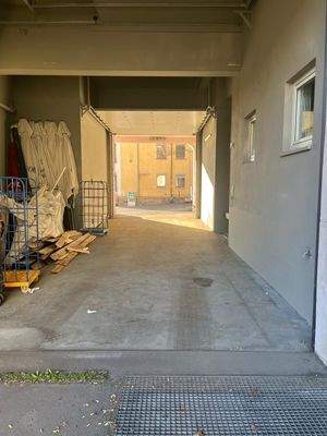 Rolltor geöffnet.JPG