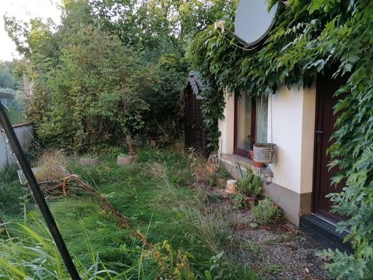 Garten mit Anbau