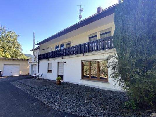 Rückansicht mit Balkon