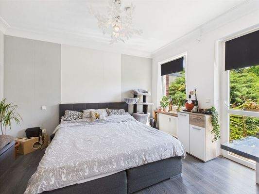 Schlafen EG mit Zugang zum Balkon