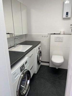 Waschtisch & Spiegelschrank