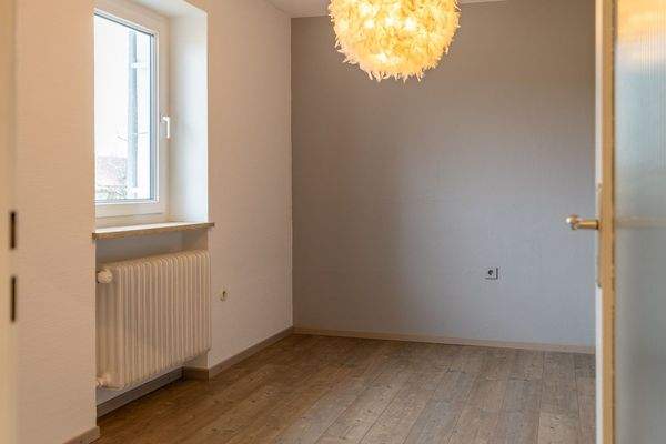 Familienidyll in Bogenhausen: Doppelhaushälfte mit sonnigem Westgarten & Grünblick