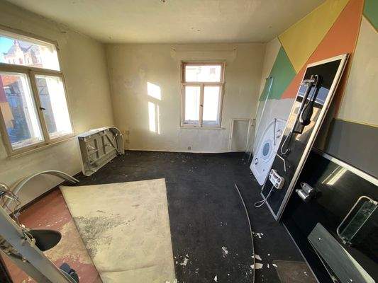 Noch unsanierter Bereich im Erdgeschoss und Nebengebäude (3).jpg