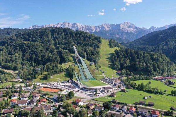 ...Skischanze und...