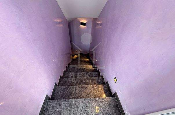 Wellnessoase und Geselligkeit im Untergeschoss