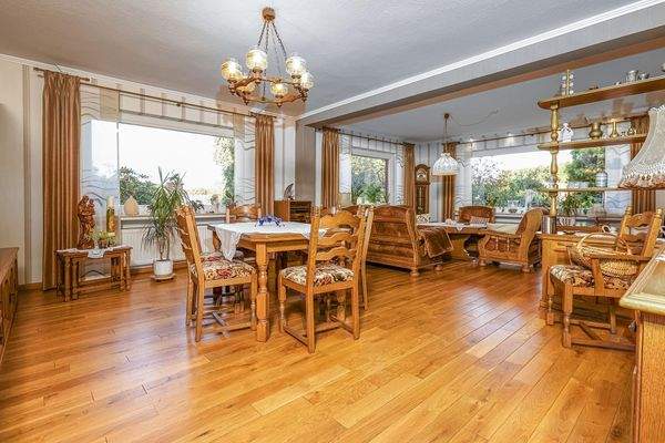 Wohn- Essbereich EG-Wohnung