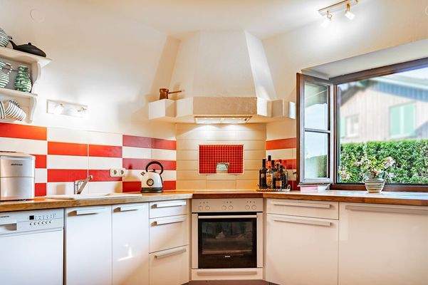 Die Landhausküche mit hellen Fronten