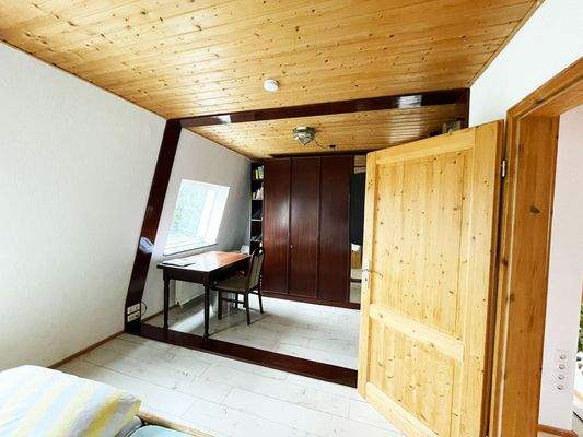 Schlafzimmer DG.jpg