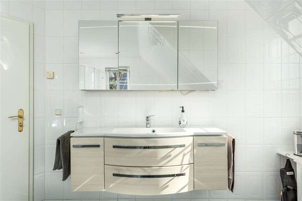 Badezimmer Obergeschoss.jpg