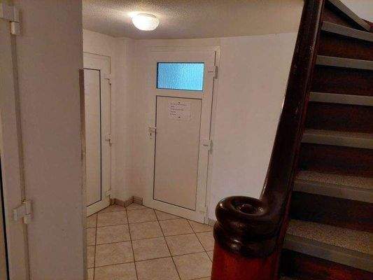Hausflur hinten/Treppe zum 1.OG