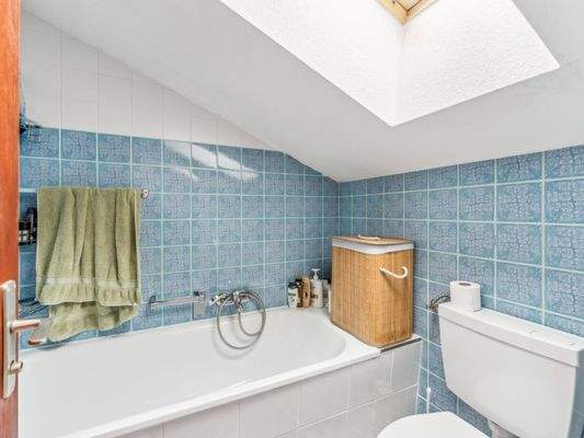 DG rechts Küche und Bad_2