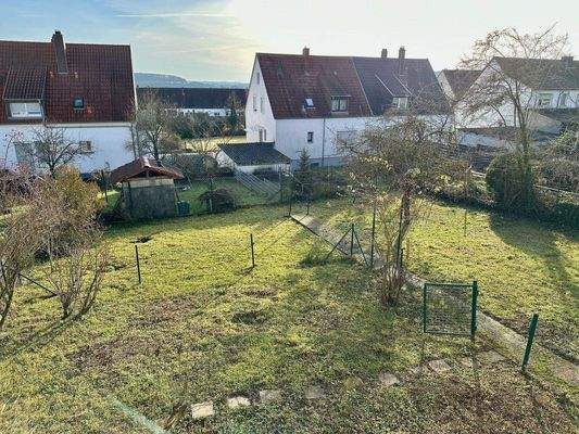 Ausblick vom Balkon in den Garten