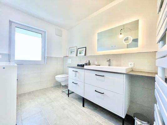 Badezimmer mit Tageslicht