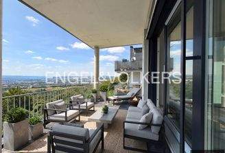 Überdachter Balkon Wohnbeispiel