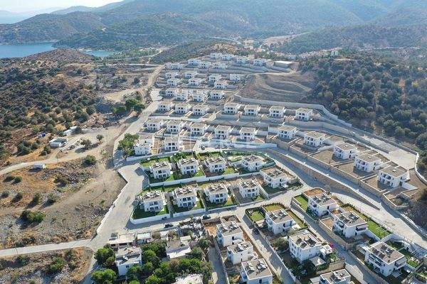 1+1 Apartments in a Beachfront Complex in İzmir Foça