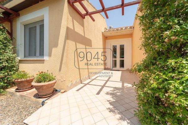 Prestige-Immobilie mit Gästehaus und weitläufigem Grundstück im Süden Sardiniens