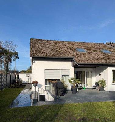 seitlicher Blick auf das Haus