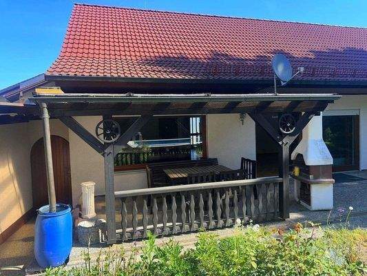 Terrasse_teilüberdacht