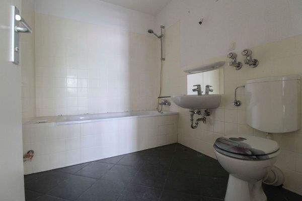 Badezimmer 4.OG links