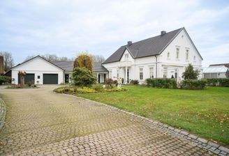 Anwesen mit Garage und 2. Haus