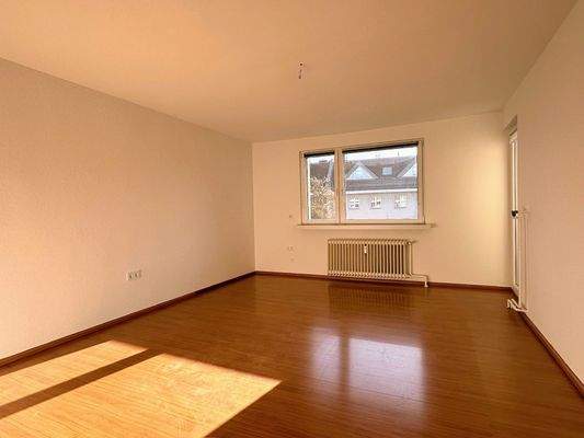 Helles Wohnzimmer mit Loggia