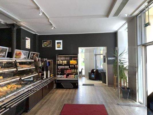 Laden Innen Ladenreich links