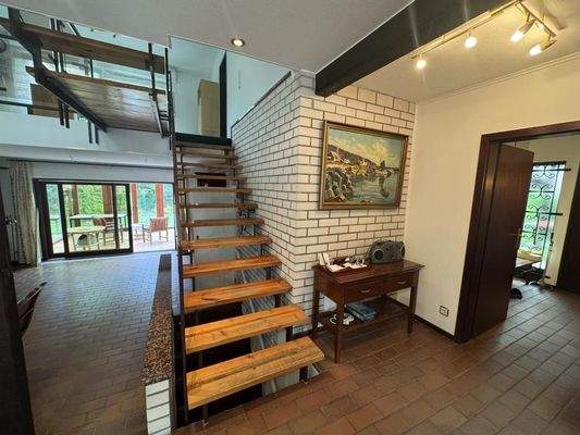 Treppe ins Obergeschoss